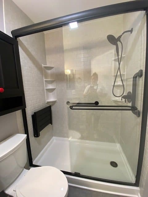 maintaining an acrylic bathtub - 2 maintaining an acrylic bathtub - 1